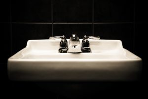 INSTAL·LACIONS ELÈCTRIQUES I FONTANERIA Et donem l'energia que necessites. Reformes Andorra és una empresa líder del sector de les instal·lacions industrials i domèstiques amb una àmplia experiència des de fa molts anys, a Reformes Andorra disposem d'amplis recursos tècnics i humans. El nostre equip de professionals està format per tècnics titulats, instal·ladors/operadors amb carnets d'instal·ladors oficials, un equip d'administració i servei al client per donar l'atenció personalitzada que es necessita en cada moment. L'empresa treballa en projectes d'electricitat, aigua, gas, energies renovables, geotèrmia, telecomunicacions, sistemes de seguretat... Entre d'altres. La confiança que dipositen en nosaltres les empreses i institucions són la garantia d'un projecte ben fet i amb la qualitat assegurada, un projecte que reuneixi tots els requisits legals i professionals que els diferents Comuns i organismes regulen en el nostre sector. Reformes Andorra disposa d'una assegurança que cobreix la Responsabilitat Civil que pugui derivar-se de l'activitat i els projectes que realitza.