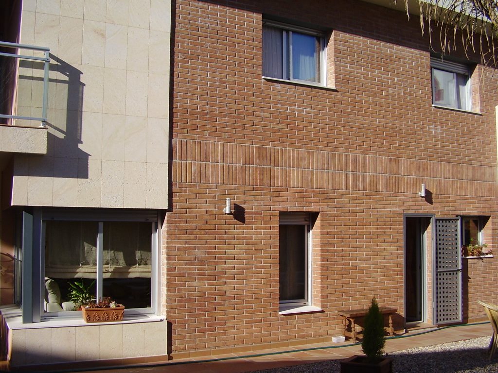 Construcción integral, reformas e interiorismo. Decoración y Reformas Integrales en Andorra. Construcción de cocinas de alto standingSomos especialistas en el diseño de proyectos integrales de Construcción, Interiorismo y decoración para todo tipo de NEGOCIOS y HORECA en el Principado de Andorra, especialmente Construcción integral, Interiorismo y decoración de TIENDAS, DESPACHOS, OFICINAS, RESTAURANTES, BODEGAS y HOTELES e Interiorismo para RETAIL. También realizamos interiorismo profesional para todo tipo de particulares, habiendo llevado a cabo trabajos de rehabilitación para diversas Bordas históricas en Andorra.