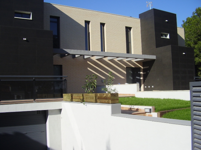 Construcción integral, reformas e interiorismo. Decoración y Reformas Integrales en Andorra. Construcción de cocinas de alto standingSomos especialistas en el diseño de proyectos integrales de Construcción, Interiorismo y decoración para todo tipo de NEGOCIOS y HORECA en el Principado de Andorra, especialmente Construcción integral, Interiorismo y decoración de TIENDAS, DESPACHOS, OFICINAS, RESTAURANTES, BODEGAS y HOTELES e Interiorismo para RETAIL. También realizamos interiorismo profesional para todo tipo de particulares, habiendo llevado a cabo trabajos de rehabilitación para diversas Bordas históricas en Andorra.