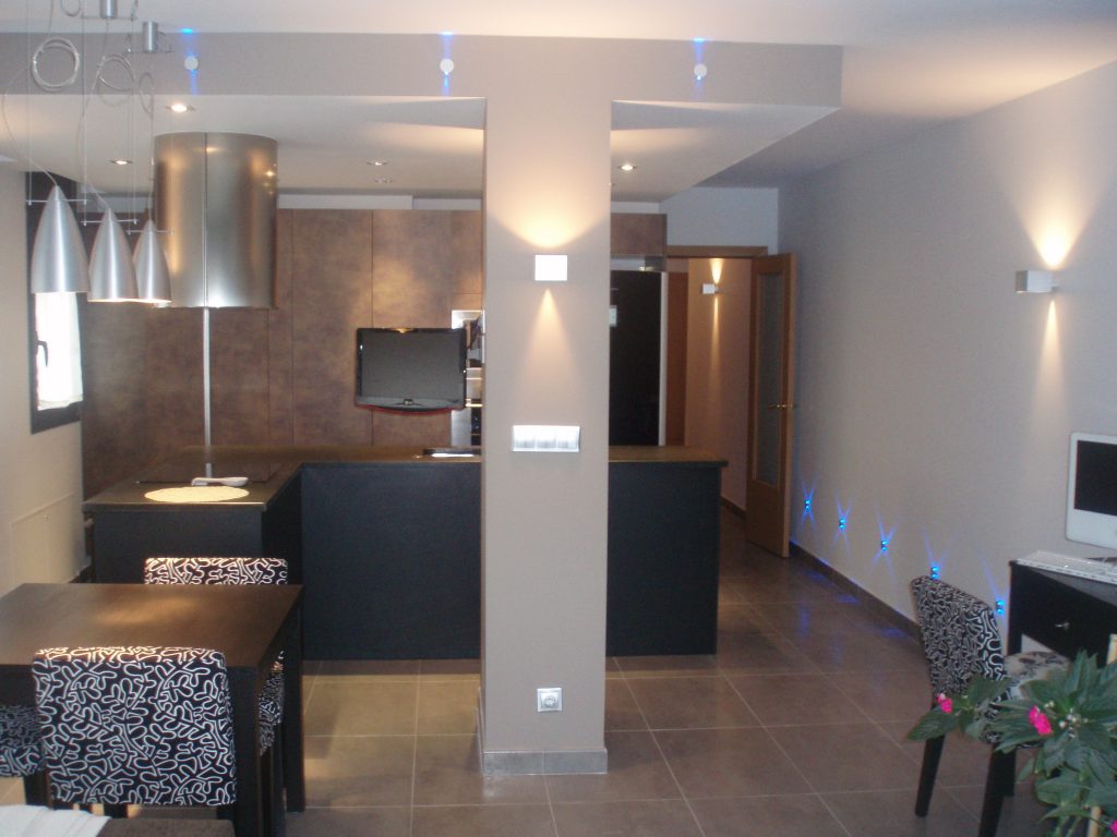 Construcción integral, reformas e interiorismo. Decoración y Reformas Integrales en Andorra. Construcción de cocinas de alto standingSomos especialistas en el diseño de proyectos integrales de Construcción, Interiorismo y decoración para todo tipo de NEGOCIOS y HORECA en el Principado de Andorra, especialmente Construcción integral, Interiorismo y decoración de TIENDAS, DESPACHOS, OFICINAS, RESTAURANTES, BODEGAS y HOTELES e Interiorismo para RETAIL. También realizamos interiorismo profesional para todo tipo de particulares, habiendo llevado a cabo trabajos de rehabilitación para diversas Bordas históricas en Andorra.