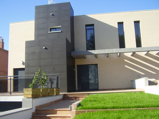Construcción integral, reformas e interiorismo. Decoración y Reformas Integrales en Andorra. Construcción de cocinas de alto standingSomos especialistas en el diseño de proyectos integrales de Construcción, Interiorismo y decoración para todo tipo de NEGOCIOS y HORECA en el Principado de Andorra, especialmente Construcción integral, Interiorismo y decoración de TIENDAS, DESPACHOS, OFICINAS, RESTAURANTES, BODEGAS y HOTELES e Interiorismo para RETAIL. También realizamos interiorismo profesional para todo tipo de particulares, habiendo llevado a cabo trabajos de rehabilitación para diversas Bordas históricas en Andorra.