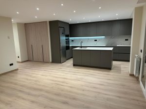 OB Cuines: Innovació, Qualitat i Sostenibilitat des de la Fàbrica fins a la teva Llar La cuina és molt més que un espai per preparar els àpats: és el cor de la llar, el punt de trobada, el centre de la vida familiar i social. A OB Cuines, som conscients de la importància d’un bon mobiliari que pugui combinar disseny, funcionalitat i durabilitat, per això ens dediquem des de fa dècades a la fabricació de mobles de cuina de màxima qualitat. Una fàbrica de referència a escala internacional La nostra fàbrica compta amb prop de 40.000 m² d’instal·lacions modernes, equipades amb tecnologia d’última generació per optimitzar cada procés. Aquest espai ens permet afrontar projectes de gran volum i complexitat, i satisfer tant la demanda nacional com internacional, exportant el 30% de la producció a més de 15 països de tot el món. Entre els nostres mercats destaquen França, Portugal, Estats Units, Mèxic i Senegal, entre altres, consolidant la marca OB com una referència global en el sector del mobiliari de cuina. Mobiliari de cuina a mida: la nostra especialitat La personalització és clau: a OB Cuines oferim mobiliari totalment a mida, adaptat a la configuració de cada espai i a les necessitats de cada client. El nostre catàleg inclou una àmplia varietat de dissenys i acabats, des de cuines modernes fins a ambients més clàssics i atemporals, amb solucions per a tota mena de llars i projectes. Cada cuina es dissenya pensant en l’ús quotidià, buscant l’equilibri perfecte entre estètica i funcionalitat. Gràcies a les inversions constants en tecnologia de mecanitzat de fusta i eines de disseny digital, podem garantir resultats impecables i innovadors. Compromís amb la fiabilitat i el servei La fiabilitat en la producció i la seguretat en el lliurament són dos dels pilars d’OB Cuines. Disposem de servei de transport propi, que ens permet assegurar l’arribada del mobiliari dins del termini previst i en condicions òptimes, adaptant-nos sempre a les expectatives dels nostres clients i distribuïdors. Sostenibilitat i responsabilitat corporativa En el món actual, és essencial apostar per polítiques sostenibles. A la nostra empresa, aplicam una filosofia de negoci responsable mitjançant pràctiques de producció i gestió respectuoses amb l’entorn. Prioritzem l’ús de materials ecològics, la reducció de residus i el reciclatge, així com la selecció de proveïdors compromesos amb la sostenibilitat. Una xarxa de distribució experta OB Cuines compta amb una xarxa de distribuïdors arreu d’Espanya i en els països on exportem, amb botigues i estudis especialitzats en projectes de cuina. Els professionals dels nostres punts de venda t’assessoraran en tot moment, des de la selecció del disseny fins al muntatge final, garantint que la teva nova cuina OB s’adapti perfectament al teu estil de vida. Per què escollir OB Cuines? Experiència: Més de quaranta anys de trajectòria i evolució constant en el sector del moble de cuina. Qualitat: Materials de primer nivell, models testats i producció amb els més alts estàndards. Personalització: Disseny integral de cuines adaptades a cada client i a cada espai. Tecnologia: Maquinària puntera i innovació en tots els processos. Servei: Compromís total amb el lliurament i el suport al client. Sostenibilitat: Respecte pel medi ambient mitjançant polítiques responsables. Un catàleg per a tots els gustos La nostra col·lecció incorpora tota mena de dissenys personalitzats, colors, materials i distribucions, perquè cada família pugui trobar la cuina que millor s’ajusta als seus somnis i necessitats. Descobreix la versatilitat d’OB Cuines als nostres distribuïdors i deixa’t assessorar per un equip expert a crear espais funcionals i atractius. OB Cuines: Fabricant líder de cuines a mida, innovant i cuidant el teu projecte des del primer dia. Contacta amb nosaltres i dona vida a la cuina dels teus somnis!